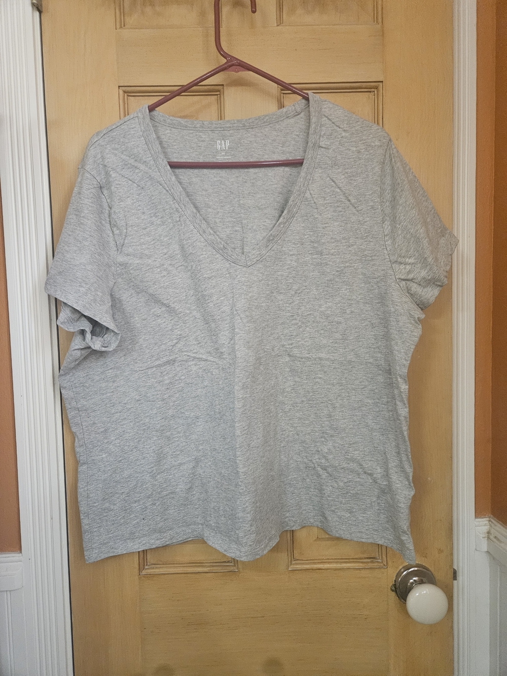 Gap Women's Heather Gray V-Neck Tee